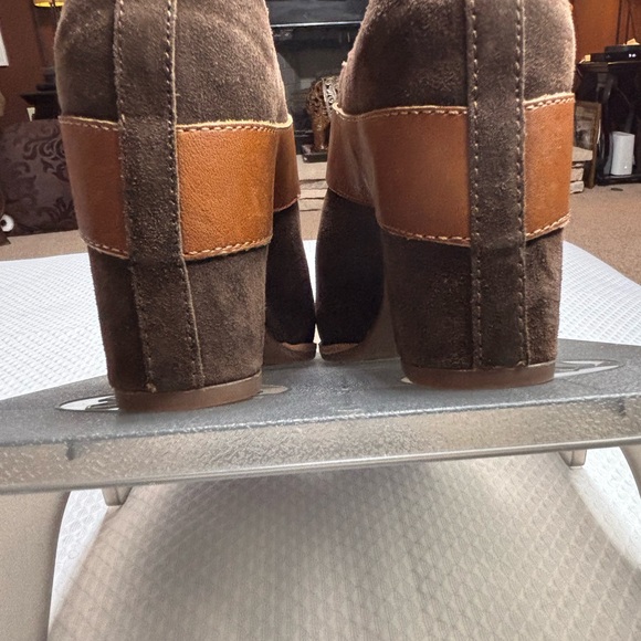 Kork-Ease Brown Tan Mules with Chunky Heel - Picture 6 of 12